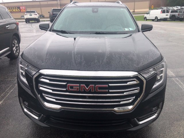 Used 2023 GMC Terrain SLT w/ Infotainment Package II AWD/4WD image 2