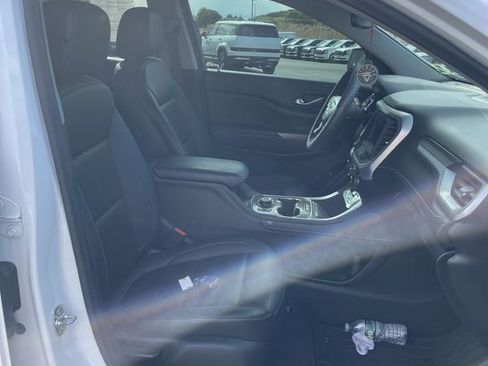 Used 2023 GMC Acadia SLT AWD/4WD image 3