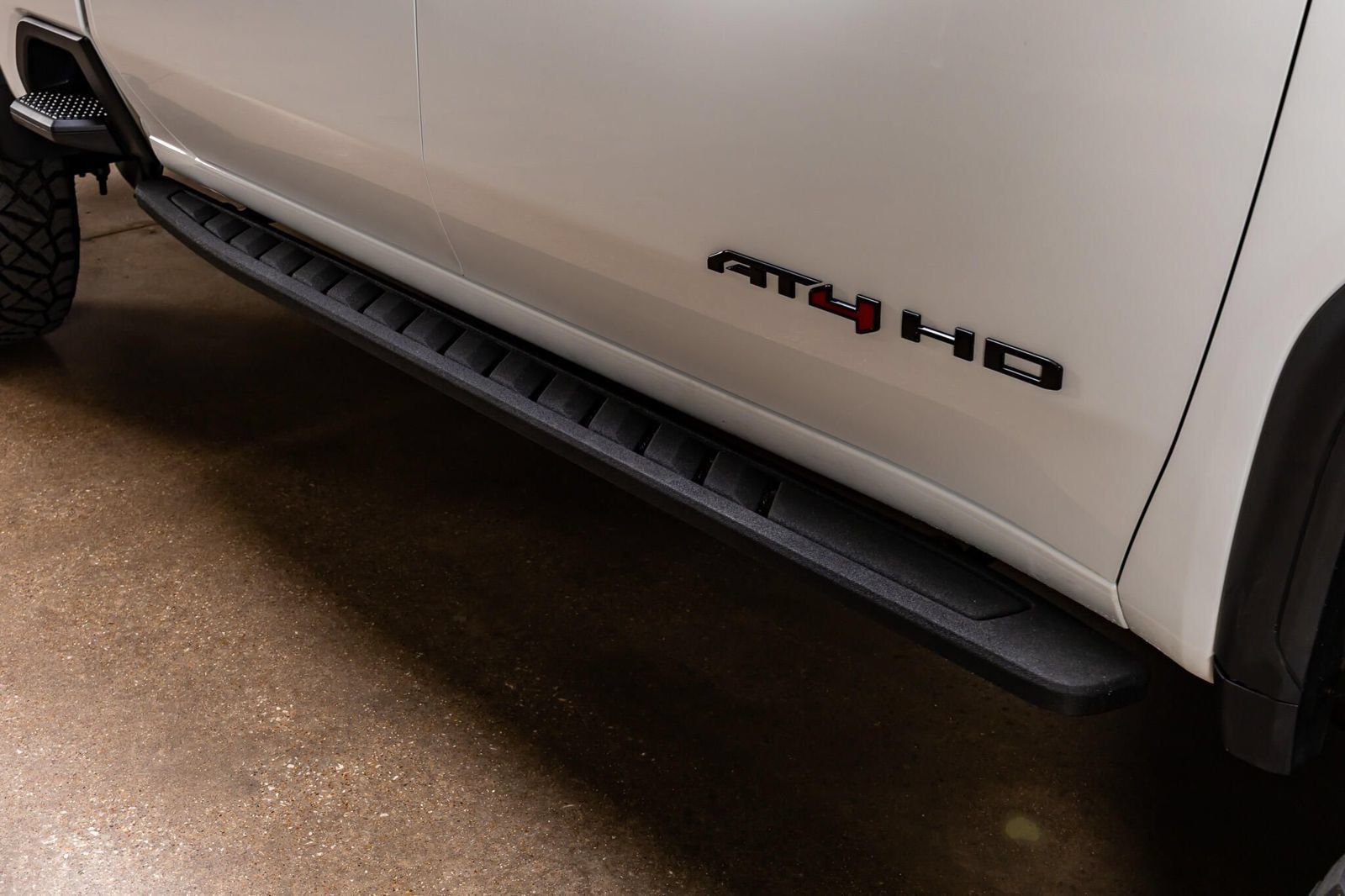 Used 2025 GMC Sierra 2500 AT4 w/ AT4 Premium Plus Package AWD/4WD image 13