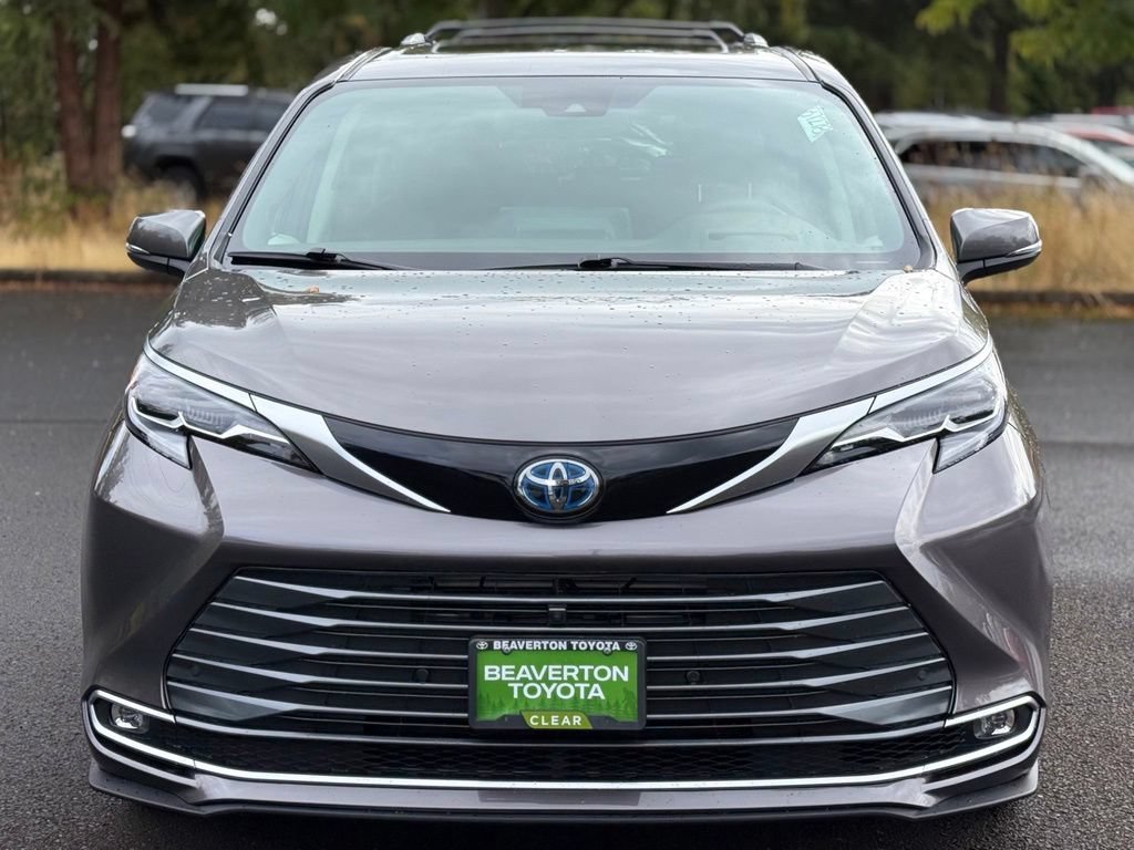 Used 2024 Toyota Sienna Platinum AWD/4WD image 8