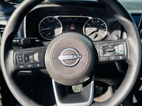 Used 2024 Nissan Rogue SV image 10