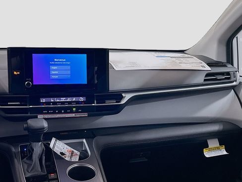 New 2026 Toyota Sienna LE FWD image 19