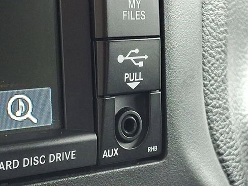 Used 2018 Jeep Wrangler Sahara w/ Connectivity Group AWD/4WD image 26