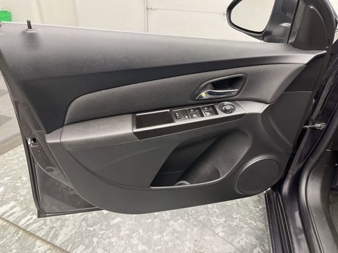 Used 2015 Chevrolet Cruze LT w/ RS Package image 5