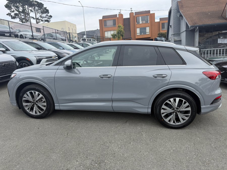 Used 2023 Audi Q4 e-tron Premium w/ Convenience Package RWD image 8
