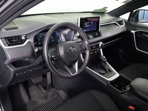 Used 2023 Toyota RAV4 SE image 7