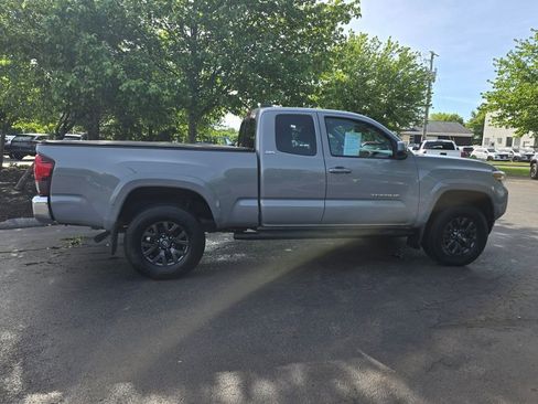 Used 2021 Toyota Tacoma SR5 AWD/4WD image 8