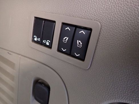 Used 2017 GMC Yukon SLT image 16