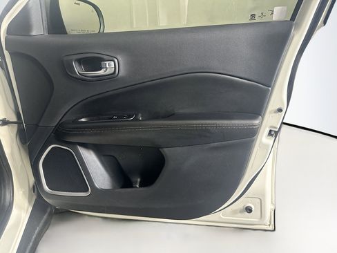 Used 2021 Jeep Compass Limited image 31