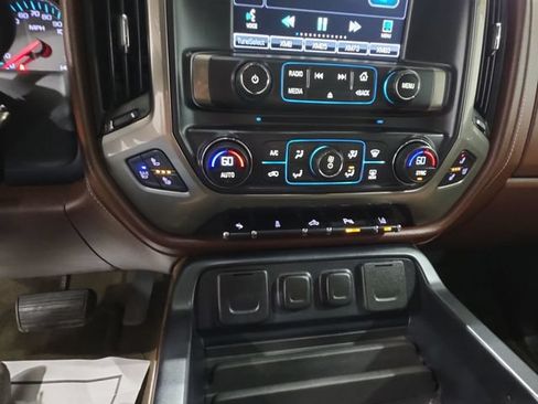 Used 2014 Chevrolet Silverado 1500 High Country w/ High Country Premium Package AWD/4WD image 15