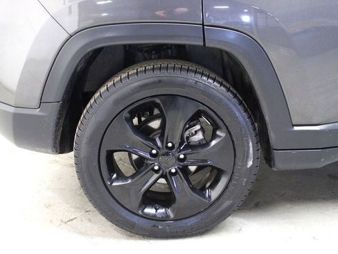 Used 2020 Jeep Compass Latitude image 32