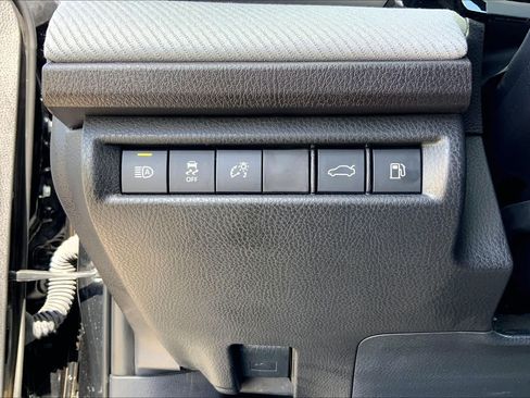 Used 2025 Toyota Camry SE w/ Convenience Package FWD image 33