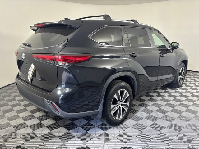 Used 2023 Toyota Highlander XLE AWD/4WD image 38