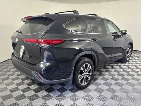 Used 2023 Toyota Highlander XLE AWD/4WD image 38