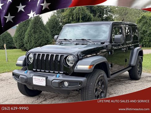 Used 2023 Jeep Wrangler Unlimited w/ Sun & Screen Package AWD/4WD image 1