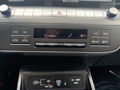 Used 2024 Hyundai Kona Limited image 24