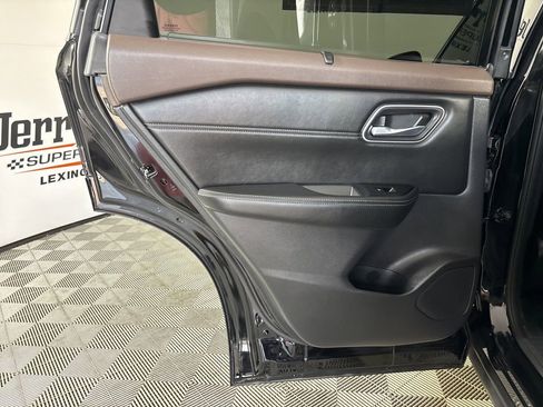 Used 2021 Nissan Rogue SV w/ Premium Package FWD image 22