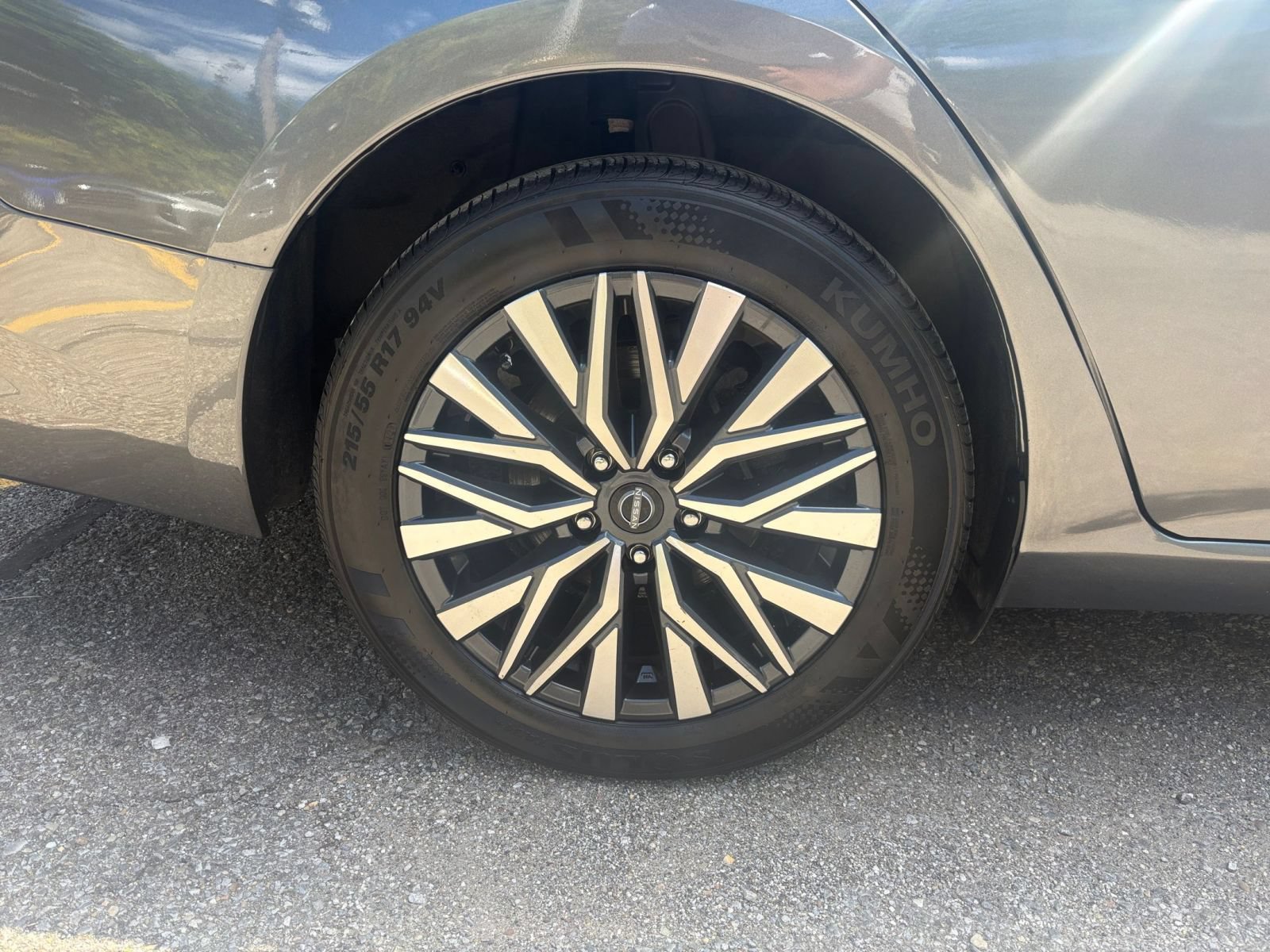 Used 2025 Nissan Altima 2.5 SV FWD image 28