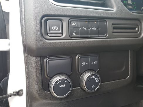 Used 2024 Chevrolet Suburban Premier RWD image 25