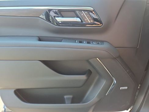 New 2025 Chevrolet Suburban Z71 w/ Z71 Off-Road Package image 23