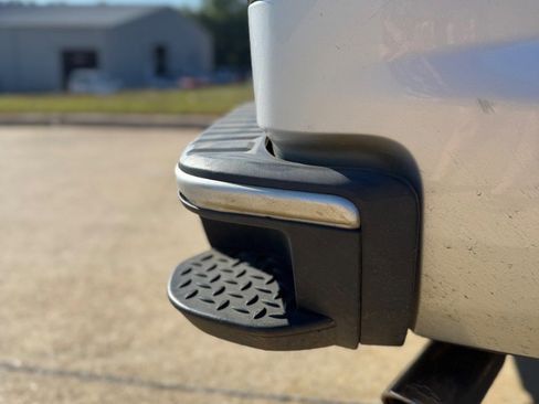 Used 2018 Chevrolet Silverado 1500 LT w/ Texas Edition image 27