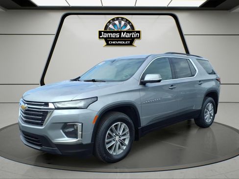 Certified 2023 Chevrolet Traverse LT FWD image 1