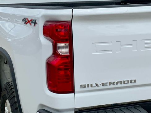 Used 2024 Chevrolet Silverado 2500 LT AWD/4WD image 15
