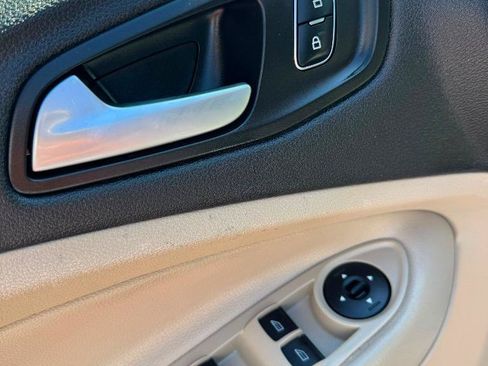 Used 2018 Ford Escape SE w/ SE Sync 3 Package FWD image 11