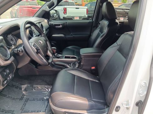 Used 2023 Toyota Tacoma TRD Off-Road w/ TRD Premium Off Road Package AWD/4WD image 9