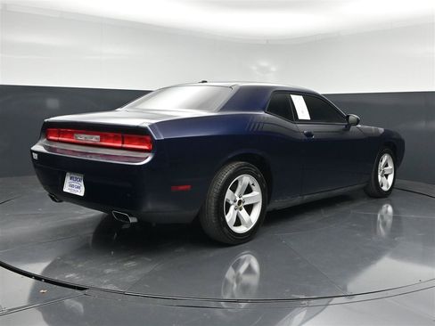 Used 2013 Dodge Challenger SXT RWD image 6