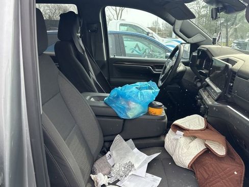 Used 2025 Chevrolet Silverado 1500 LT image 9