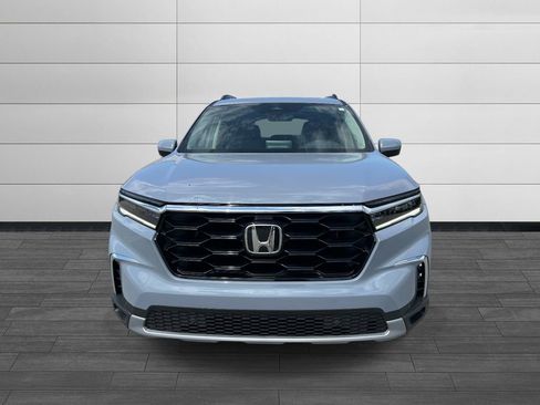 Used 2025 Honda Pilot Touring image 8