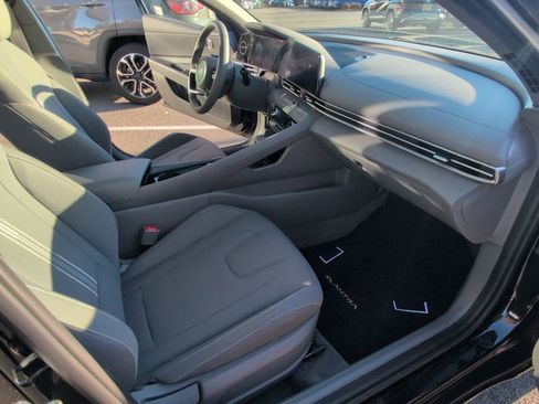 Used 2025 Hyundai Elantra SEL w/ Cargo Package image 12