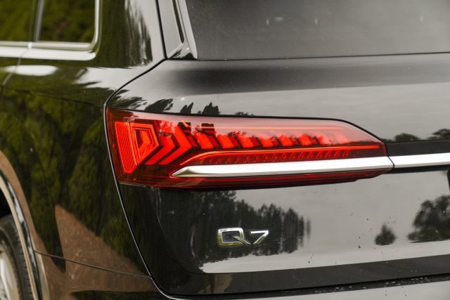 Used 2022 Audi Q7 3.0T Premium Plus w/ Premium Plus Package AWD/4WD image 9