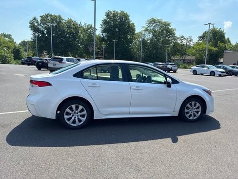 Used 2020 Toyota Corolla LE FWD image 7