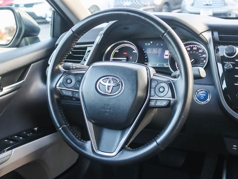 Used 2019 Toyota Camry XLE image 14
