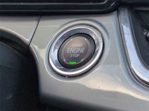 Certified 2024 Chevrolet Trax LT w/ Sunroof Package image 34