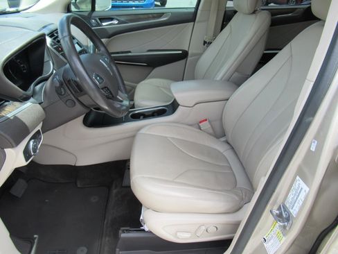 Used 2017 Lincoln MKC Reserve FWD image 16