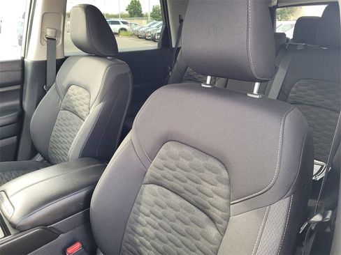 Used 2025 Nissan Pathfinder S image 13