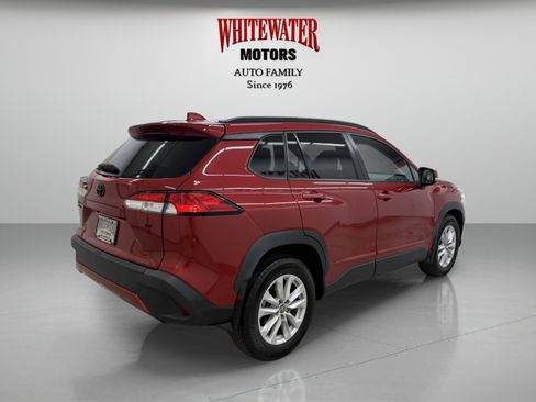 Used 2022 Toyota Corolla Cross LE w/ Moonroof Package FWD image 4