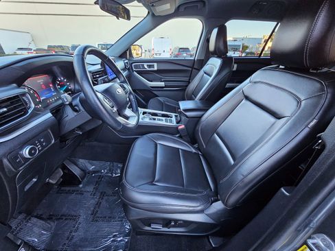 Used 2022 Ford Explorer XLT w/ Equipment Group 202A image 17