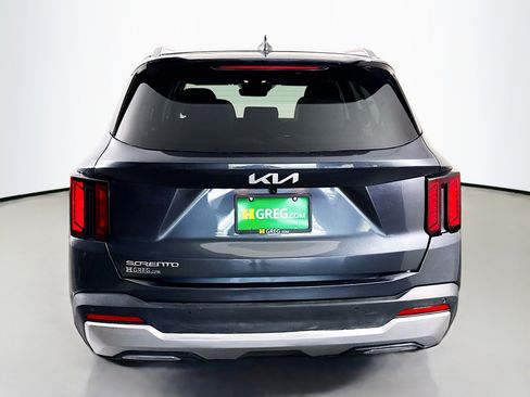 Used 2024 Kia Sorento S image 8