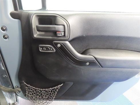 Used 2014 Jeep Wrangler Rubicon w/ Power Convenience Group image 24