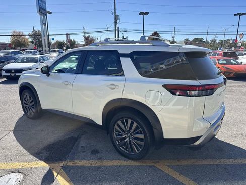 Used 2022 Nissan Pathfinder SL w/ SL Premium Package image 6