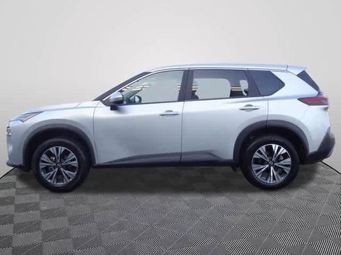 Used 2023 Nissan Rogue SV image 2