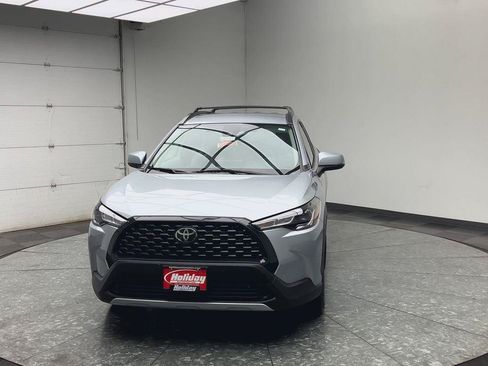 Used 2022 Toyota Corolla Cross LE AWD/4WD image 29