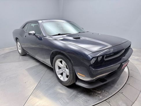 Used 2012 Dodge Challenger SXT image 3