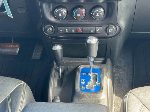 Used 2015 Jeep Wrangler Unlimited Sahara w/ Connectivity Group AWD/4WD image 14