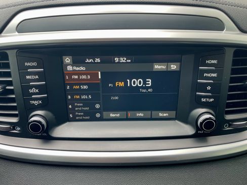 Used 2019 Kia Sorento AWD V6 image 27