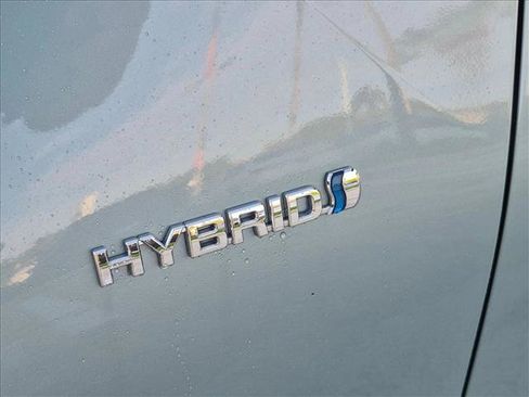 Used 2022 Toyota Prius LE FWD image 5